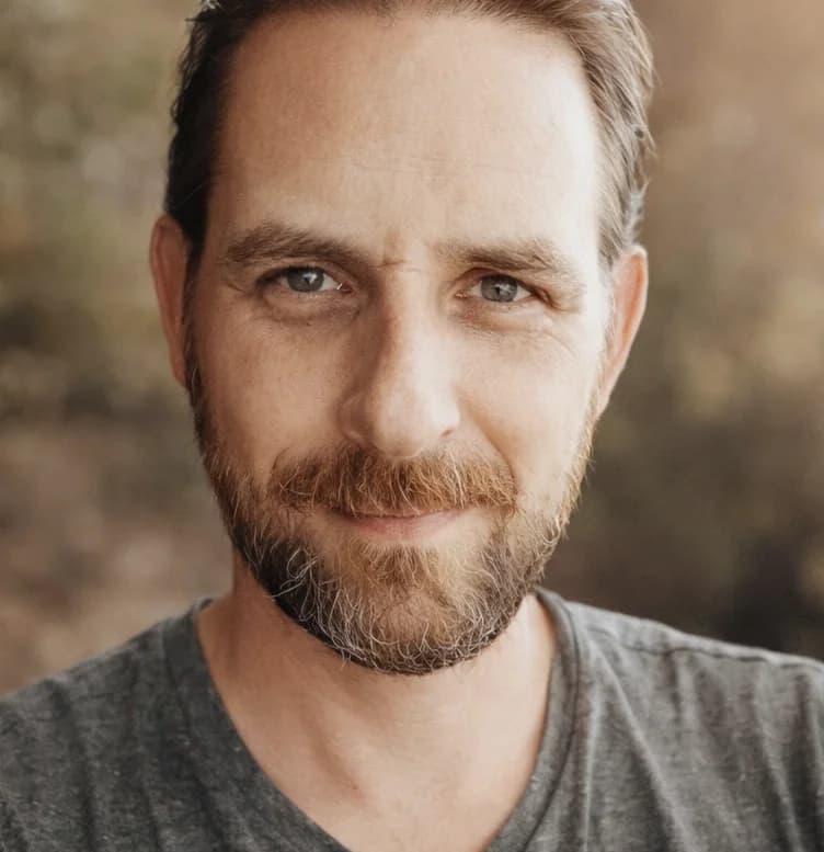 Aaron Rüegg, PARAT Gründer und Entwickler des KI-Bewerbungstools Schweiz